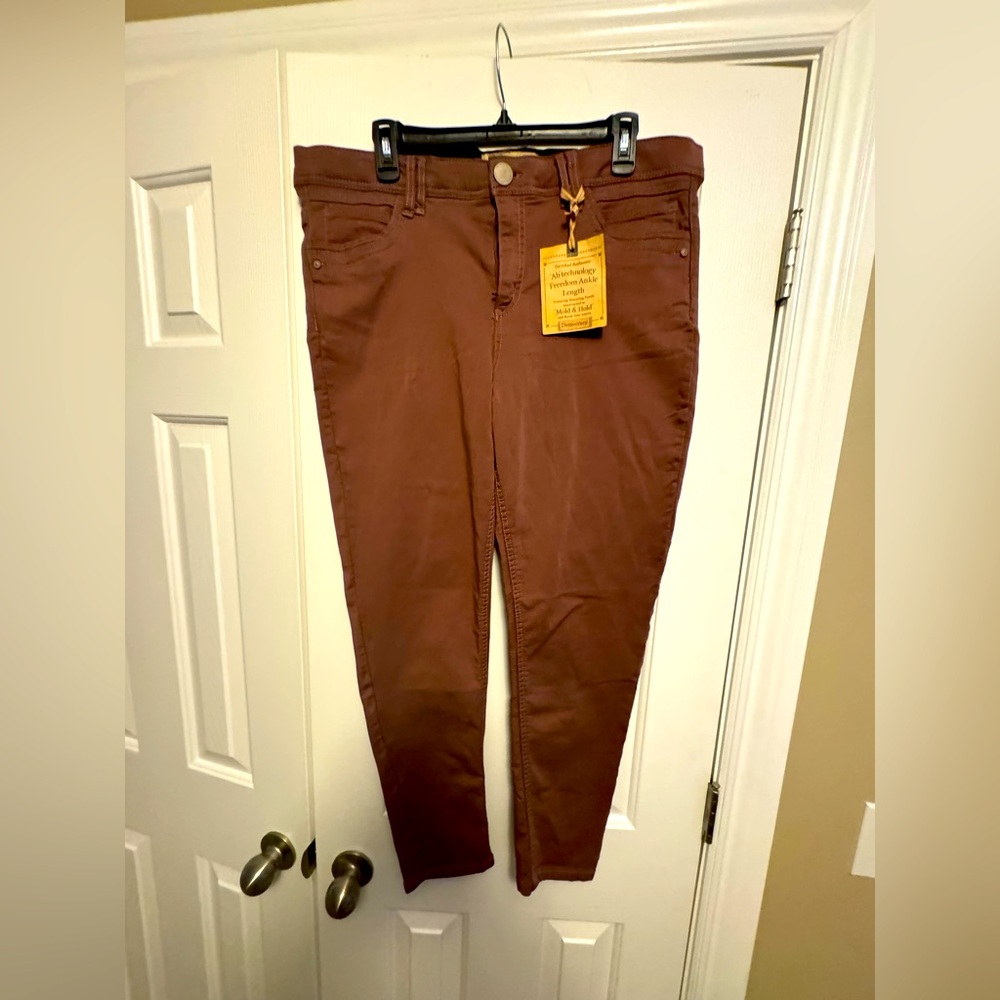 Democracy Ankle Cropped Pants NWT